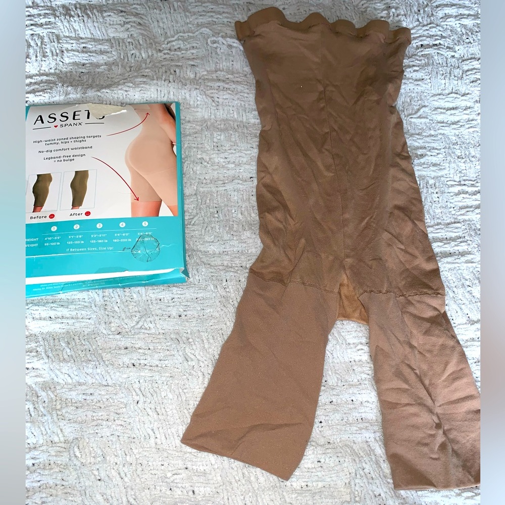 Assests ❤️Spanx never worn size 2